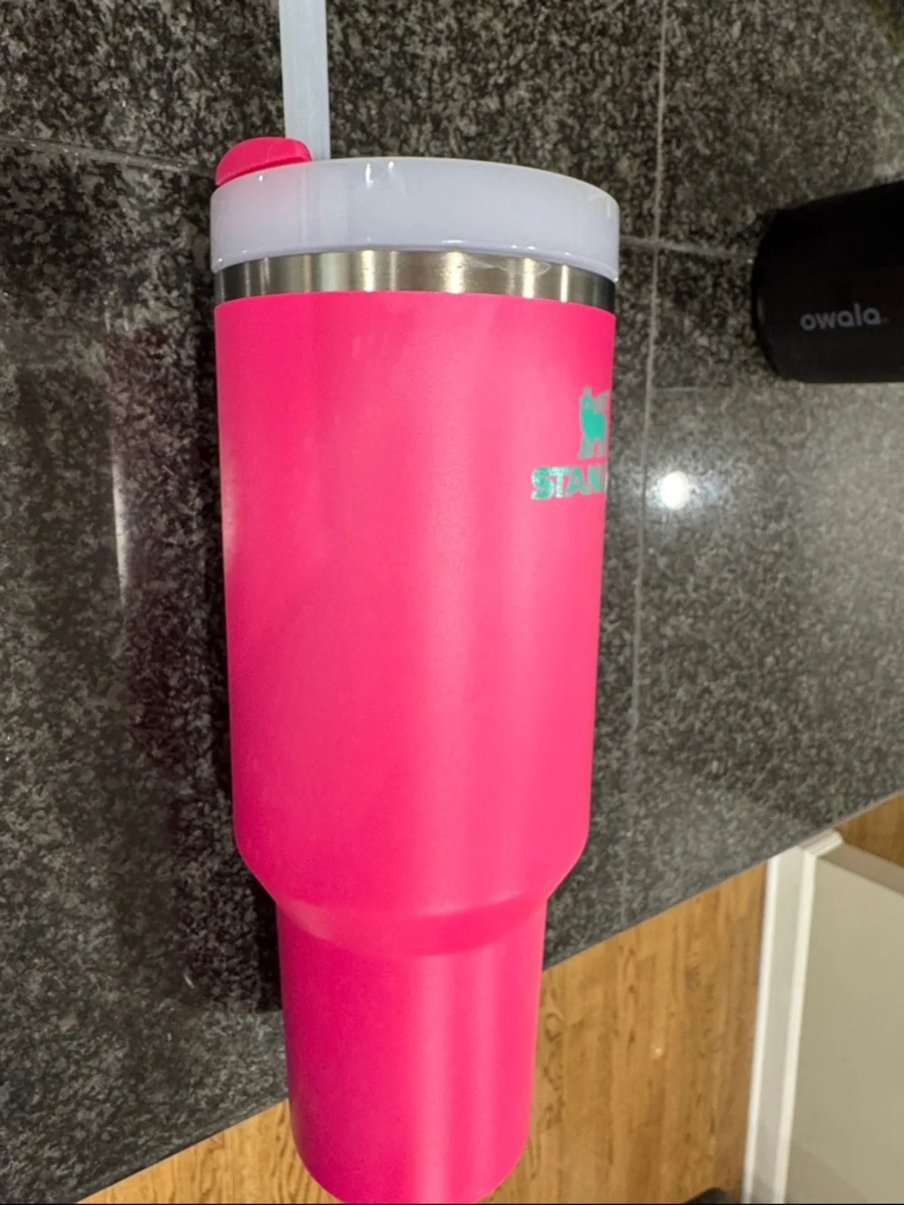 Stanley Pink Tumbler with Handle - Picture 6 of 6